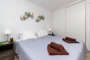 Tranquil 1 Bedroom Apartment Communal Heated Pool