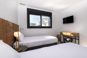 DelSol Villa - Modern Private Pool Villa Short Walk to Beach