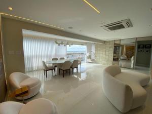 Apartamento moderno com vista para a floresta amazônica