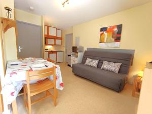 Appartements T2 Cabine avec Balcon au Coeur des Thermes - 6 Pers, Parking, Proche Telecabines, Equipe Tout Confort - FR-1-457-230 : photos des chambres