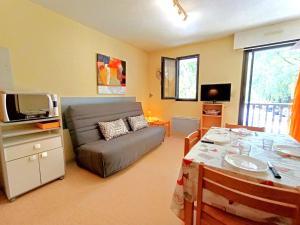 Appartements T2 Cabine avec Balcon au Coeur des Thermes - 6 Pers, Parking, Proche Telecabines, Equipe Tout Confort - FR-1-457-230 : photos des chambres