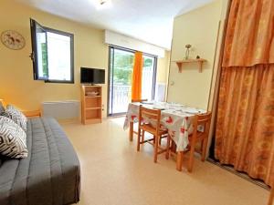 Appartements T2 Cabine avec Balcon au Coeur des Thermes - 6 Pers, Parking, Proche Telecabines, Equipe Tout Confort - FR-1-457-230 : photos des chambres