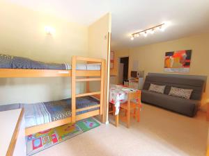 Appartements T2 Cabine avec Balcon au Coeur des Thermes - 6 Pers, Parking, Proche Telecabines, Equipe Tout Confort - FR-1-457-230 : photos des chambres