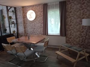 Nähe Plohn Park - FEWO mit Spielzimmer und Balkon sowie Doppelzimmer mit eigenem Bad