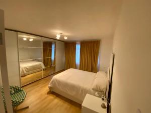 Luxurious Entire 2-Bedroom Apartment in the Heart of Bromley