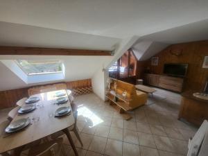 Duplex 3 pièces 6 pers sous les toits avec balcon et garage - Montgenèvre - FR-1-266-163