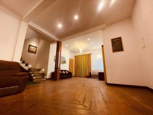 Aurora White Bungalow Kandy