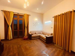 Aurora White Bungalow Kandy