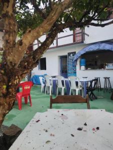 Dádiva Hostel cama e chuveiro ecônomico Pontal Centro