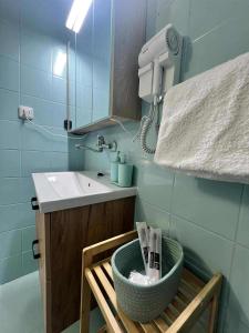 Tiffany apartment