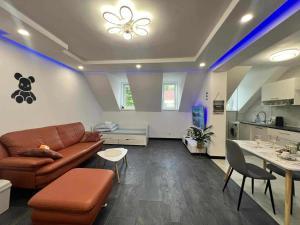 Tiffany apartment