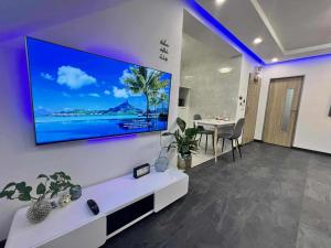 Tiffany apartment