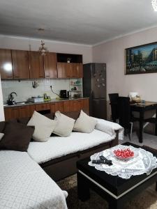 Cozy Breeze Central Apartment