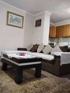 Cozy Breeze Central Apartment