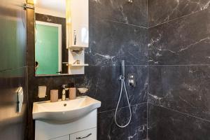 House of Stones 3, Cozy Room w Parking