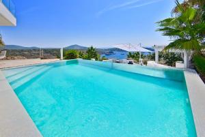 Stylish Villa with Jacuzzi in Ibiza City, 1057