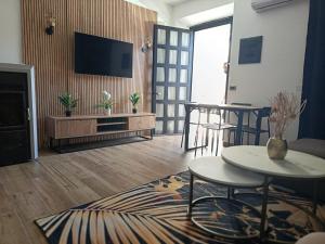 Home Faty Fleur J&F