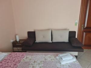 Giotas house-free parking