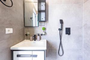 House of Stones 4, Cozy Room w Parking