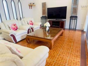 Luxurious and spacious Poolvilla at about 500 mtr from Jomtien Beach with luxurious facility Private Swimming Pool, Jaccuzi,Fitness Room,Table Tennis and many more