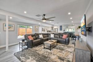 Steps to Beach, 2BR Dog Friendly Home with Fire Pit