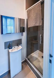 3BR Central London Apt Long Stay Private Garden