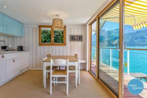 Maisons de vacances Chalet Coquillage Waterfront Escape On Lake : photos des chambres