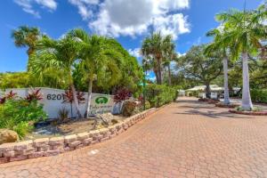 Polynesian Gardens 1116