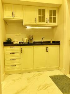 1Bed room Apartment with private entrance-2B