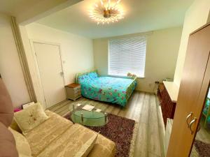 Cosy Carshalton Double Retreat