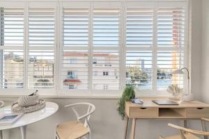 Bay Court II -Spacious Studio next to Hayes Beach