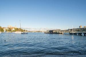 Bay Court II -Spacious Studio next to Hayes Beach