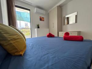 The Comfy Stay Apartment-2 Bedroom, Near Shops, Restaurants & Bus Stop