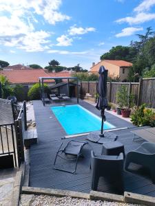 Appartements T2 jusqu'a 4 personnes en rez-de-jardin de maison, avec piscine, draps et serviettes de toilette fournis : photos des chambres