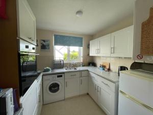Sunny detached bungalow, Nr Looe