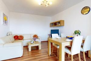 Flora Apartment Ursynow 2 Bedrooms & Parking