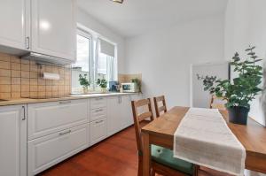 Flora Apartment 2 Bedrooms & Parking