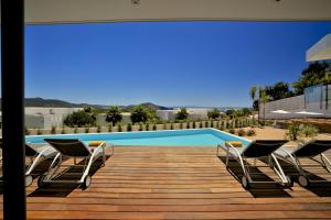 Serene Escape: Seaside Villa in Ibiza, 1001