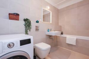 Jegeho Family Escape with garden, hot tub and free parking