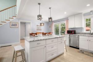 Charming Getaway with Hot Tub Dog Friendly