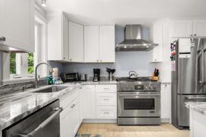 Charming Getaway with Hot Tub Dog Friendly