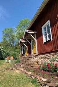 The workers residence - Cozy cottage by Österplana meadow