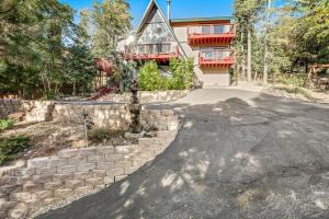 Black Diamond Vista ~ Dog-friendly - hot tub, decks, & mountain views - steps to slopes