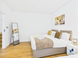 Modern 4BR House, Spacious, Garden, Free Parking