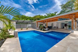 Penguin House Right on the beach! - Ubytování bez kategorie ve městě Playa Flamingo