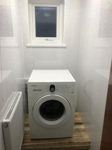 106 Brynmill - Room 2