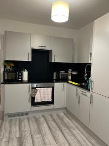 Double room - Private Bathroom-A newly built apartment with 3 floors- 5 rooms-3 Bathrooms-1 kitchen-1 terrace