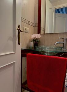 Cosy and Secure Suite Marbella Center