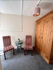 106 Brynmill - Room 3