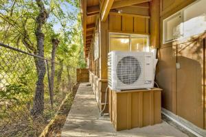 Orchard Family Cabin Near Historic Big Bear Village Walk to Marina